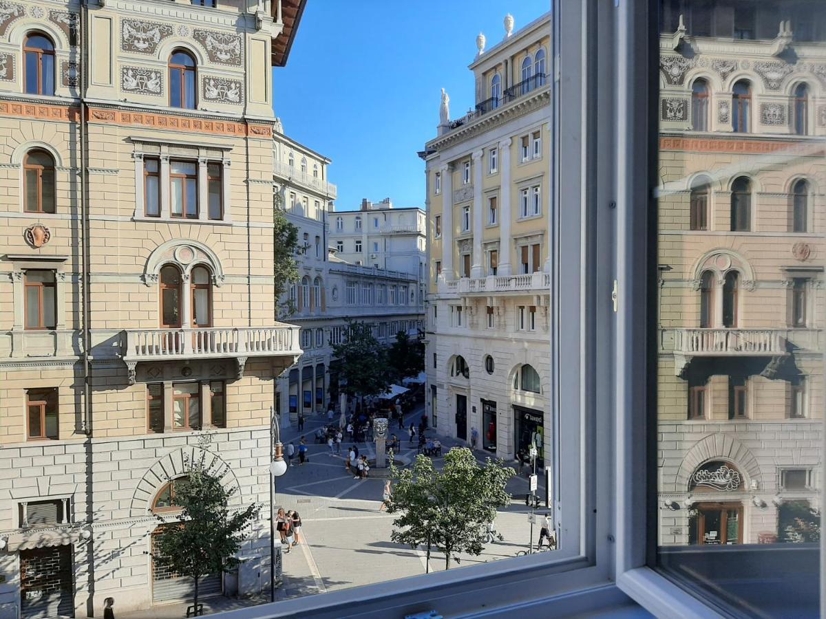 Trieste Center Rooms & Apartments - Fiori Di Triest Zewnętrze zdjęcie