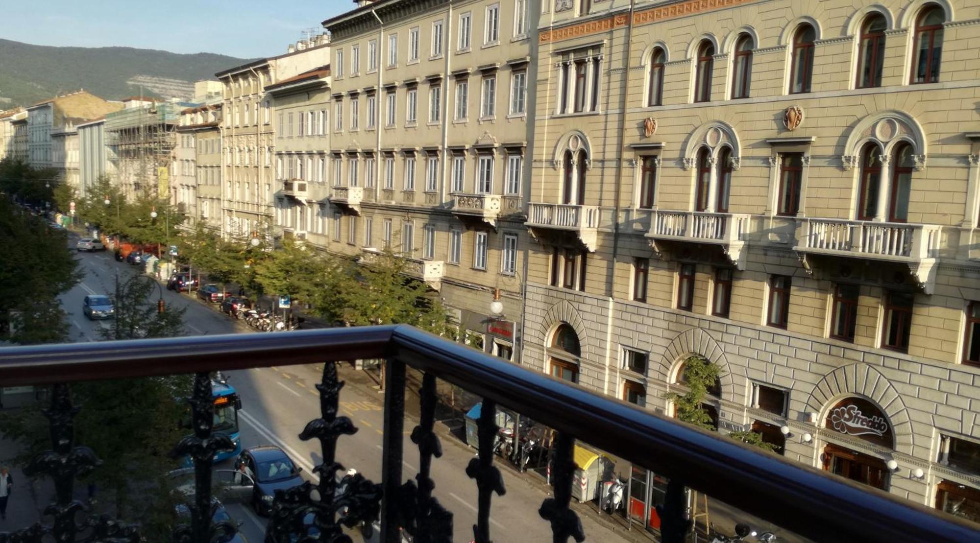 Trieste Center Rooms & Apartments - Fiori Di Triest Zewnętrze zdjęcie