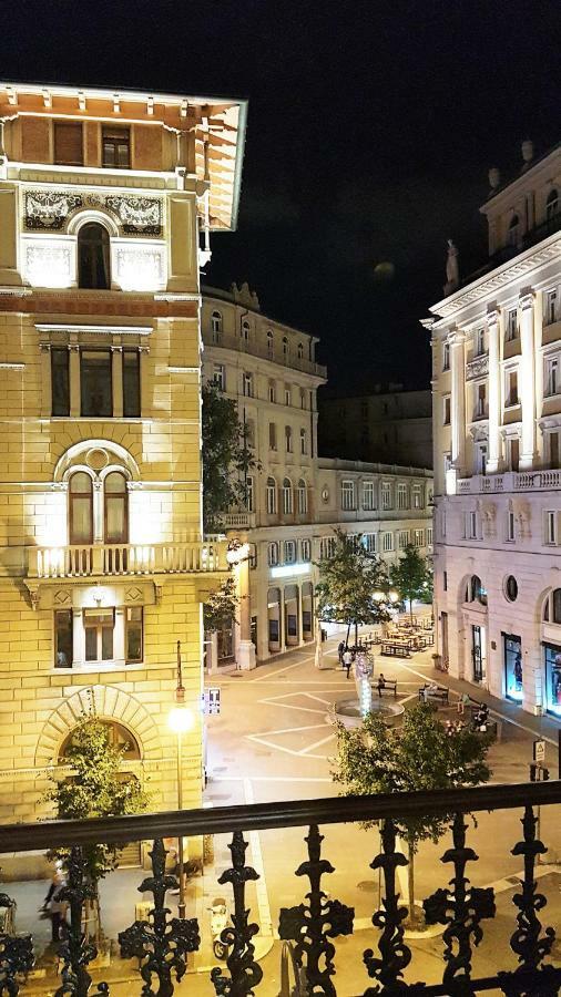 Trieste Center Rooms & Apartments - Fiori Di Triest Zewnętrze zdjęcie
